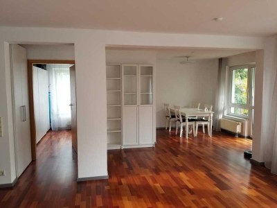 Schöne, helle, möblierte 3,5-Zimmer-Wohnung mit Balkon und Einbauküche in 1a-Lage