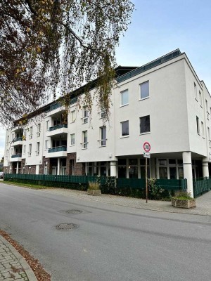 gemütliche 2-Raum-Wohnung mit Balkon, Laminat, Duschbad mit Fenster, Abstellraum und Fahrstuhl