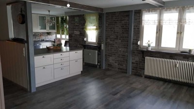 Exklusive, vollst. renovierte 3-Zimmer-Wohnung mit geh. Innenausstattung mit Balkon und EBK