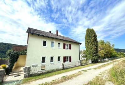 Charmantes 2-Familienhaus mit großem Grundstück in Riedenburg!