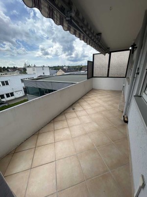Freundliche 4-Zimmer-Wohnung mit 2 Balkonen und Einbauküche in Magstadt