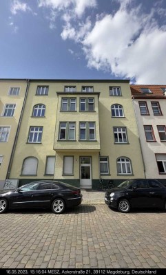 Sehr schöne und gemütliche Dreiraumwohnung in der Ackerstraße mit Balkon und Dachterrasse