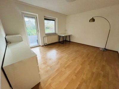 Erstbezug nach Sanierung: Schicke 2-Zi-Wohnung mit Balkon im 3. OG