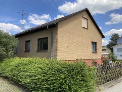 Großzügiges Einfamilienhaus mit Gewerbehalle und Werkstatt