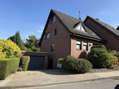 Schöne 4-Zimmer-Doppelhaushälfte mit Einbauküche in Essen-Horst (Teilmöbliert)