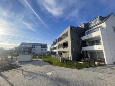 Neuwertige Dreizimmer Wohnung mit großem Balkon nach Norden/Süden, Einbauküche und Garage