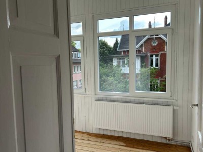 Erstbezug nach Sanierung: Altbauwohnung mit Wintergarten und eigenem Gartenanteil im Ostviertel