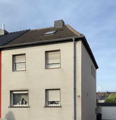 Doppelhaushälfte mit viel Potential ab 01.01.2026 in 52477 zu mieten