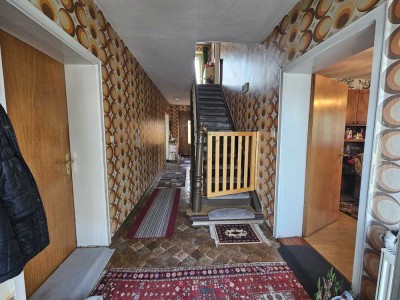 Großzügiges Anwesen mit Geschichte, Natur und viel Potenzial