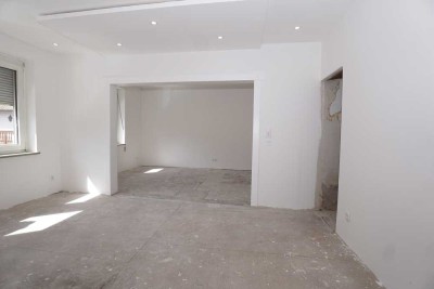 Kleines teilsaniertes Einfamilienhaus