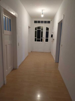 Ansprechende und vollständig renovierte 5-Zimmer-Wohnung mit EBK in Hannover