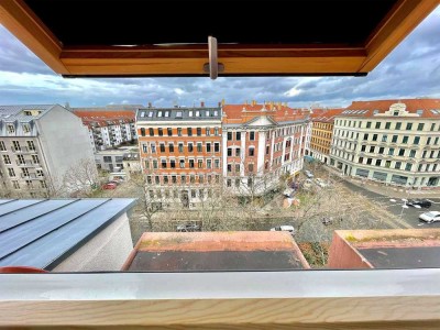 + Über den Dächern der Südvorstadt - 3 Zimmer DG-Wohnung mit Aufzug und 2 Tiefgaragenstellplätzen +