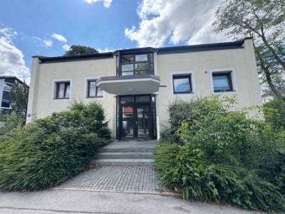 großzügige, gepflegte 2-Zimmer-Wohnung mit Wohnküche und Terrasse