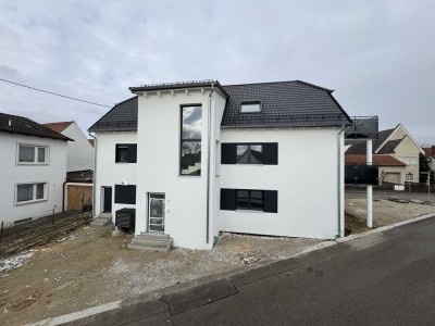 Stilvolle 2-Raum-DG-Wohnung mit gehobener Ausstattung mit Balkon in Geisenfeld