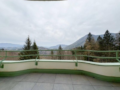 Ostseitige Balkonwohnung mit grandiosem Fernblick im berühmten Hotel-Panhans-Gebäude