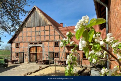 Romantisch restaurierter Bauernhof mit Bau- und Weideland