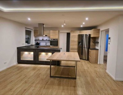 Modernes Wohnen in Haselbach – Hochwertig sanierte 4-Zimmer-Wohnung  mit Balkon und Dachboden