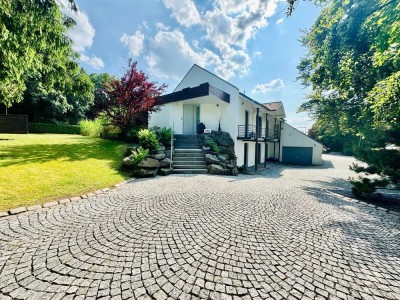 Modern und Einzigartig - Hochwertiges Einfamilienhaus mit  traumhafter Lage am Ahlenberg