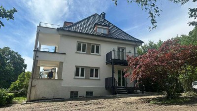 Exklusive 4-Zimmer-Wohnung mit Garten und Balkon in Friedrichshafen