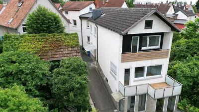 Zwei Häuser  auf einem Grundstück, Hinterhaus ist frei, Vorderhaus vermietet