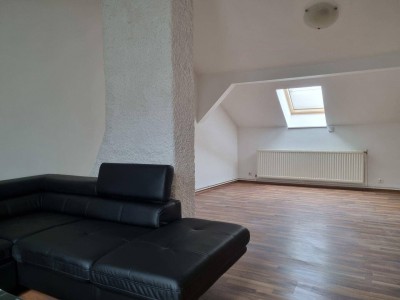 NEUREAL - Wunderschöne Dachgeschosswohnung im Zentrum von Gloggnitz zu verkaufen!