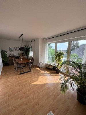 Moderne, helle 3,5-Zimmer-Wohnung in Kriftel, ruhige Lage, SW Balkon, Bad, Gäste-WC