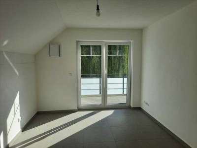 Exklusive, neuwertige 3-Zimmer-Maisonette-Wohnung mit gehobener Innenausstattung sowie Balkon