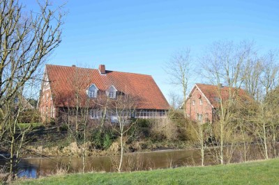 Historisches Einfamilienhaus mit großzügigem Grundstück in ruhiger Lage mit direktem Wasserzugang