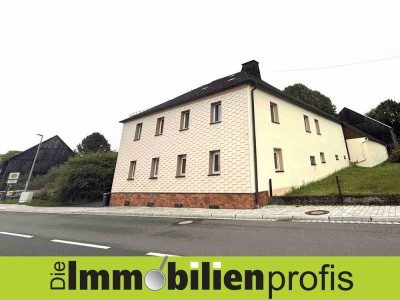 1381 - Helmbrechts: Einfamilienhaus mit Garten und Scheune