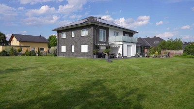 Moderne, geräumige, energetisch top aufgestellte  Stadtvilla mit großem Garten (inkl. Baugrundstück)