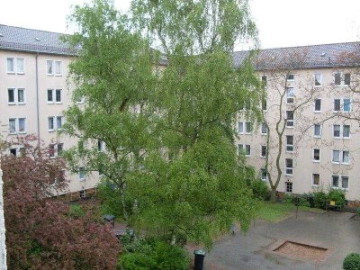 Renovierte, helle 2,5-Zimmer-Wohnung in ruhiger Lage ab sofort frei
