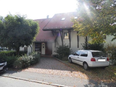 Großzügige Wohnung mit Garten 
2-Zimmer-Wohnung mit Wannenbad, Blick ins Grüne und Südterrasse