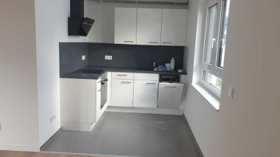 2,5-Raum-Dachgeschosswohnung mit gehobener Innenausstattung, Dachterrasse, EBK und seperatem Eingang