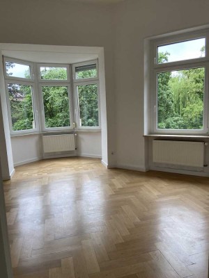 Altbau-Fans aufgepasst: Stilvolle, sanierte 3-Zimmer-Wohnung mit Parkblick
