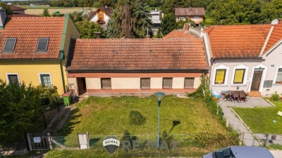 "Altes Haus – neue Möglichkeiten: Sanieren Sie Ihr Traumzuhause!"