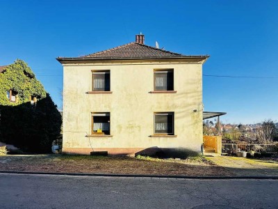 Gemütliches Einfamilienhaus mit viel Platz, Garten, Garagen und viel Potenzial für Ihre Wünsche