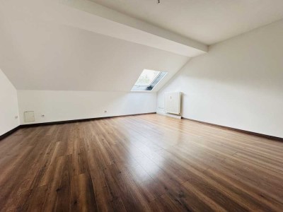 Moderne 3-Zimmer-Dachgeschosswohnung – Stilvoll und hell wohnen
