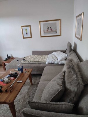 Gemütliche 3 ZKB *Balkon *WG bevorzugt (Studenten) *Einbauküche *separates WC *Hochparterre *Laminat