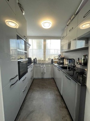 Moderne 3-Zimmer-Wohnung mit hochwertiger Einbauküche – teilmöbliert zu vermieten