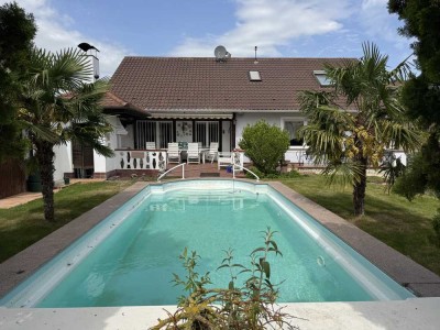 Unternehmer-Villa in Worms-Neuhausen mit Pool und stilvollem Garten