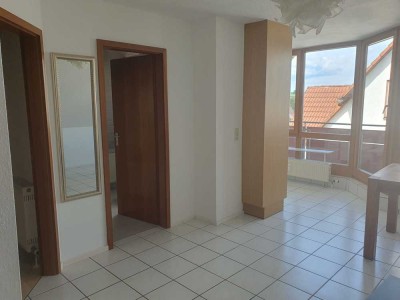 möblierte, helle DG-Wohnung in Renningen-Malmsheim