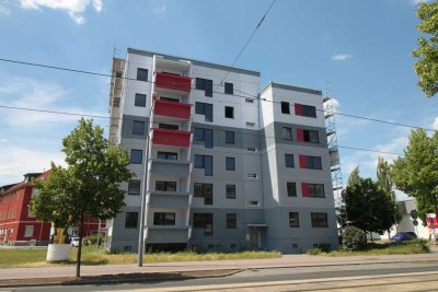 RESERVIERT !!!      Einbauküche und 2 Zimmer / großer Balkon / Bad mit Wanne innenliegend