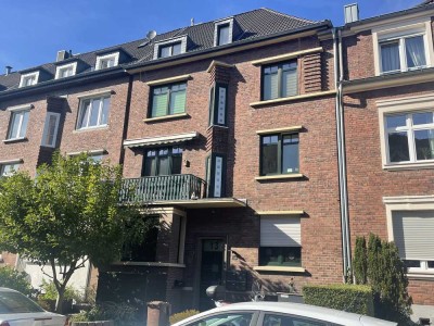 Altbauwohnung - teilmöbliert - in zentraler Toplage!
