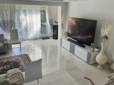 Geräumiges 8-Zimmer-Einfamilienhaus mit luxuriöser Innenausstattung und EBK in Kaarst