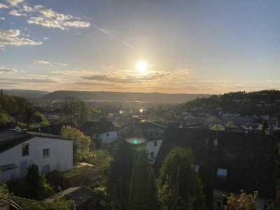 Elegante Maisonette mit Panoramablick über das Rheintal