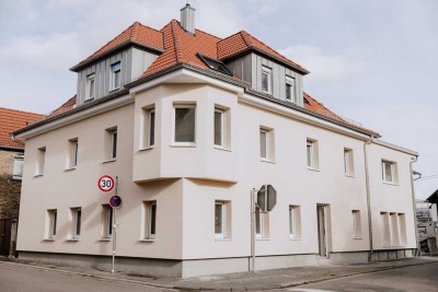 Helle, sanierte 2-Zimmer-Dachgeschosswohnung mit großer Dachterrasse (WE 9)