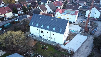 Erstbezug: Gehobenes Reihenhaus mit niedrigen Betriebskosten in Weinsberg-Grantschen