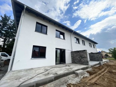 Neubau - 5% Abschreibung - Nur noch 1 Haushäfte verfügbar ! - 146qm Wfl - Schlüsselfertig