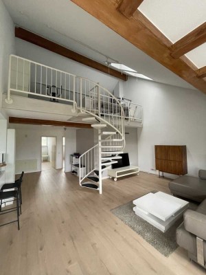 Möblierte modernisierte 4,5-Raum-Wohnung mit Balkon und Einbauküche in Leonberg zu vermieten