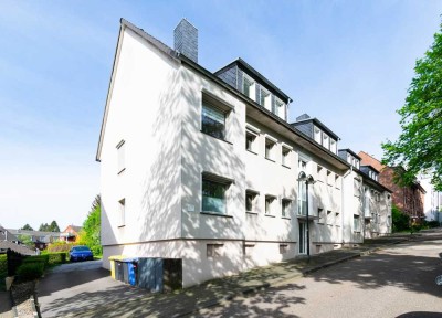 Schöne 2,5-Zimmer im Dachgeschoss mit französischem Balkon.